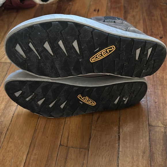 Super adorable leather keens high tops - Picture 3 of 6